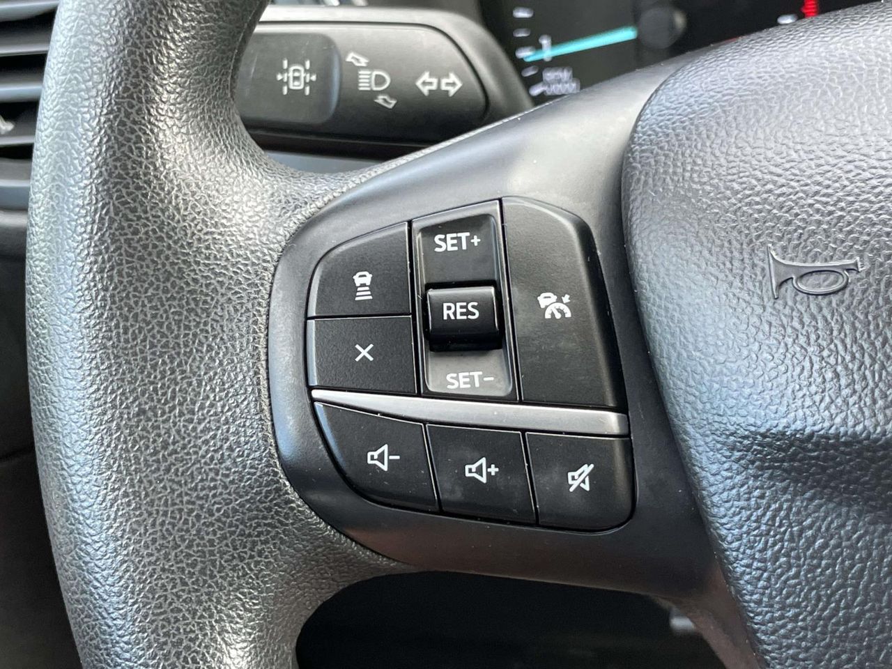 2020 Ford Escape SE photo 19