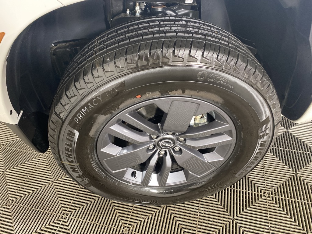 2025 Nissan Frontier SV photo 9