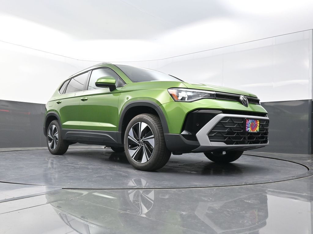 2025 Volkswagen Taos SE photo 18