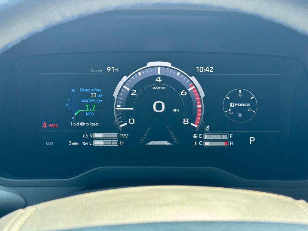 2025 Toyota Tundra Platinum CrewMax photo 22