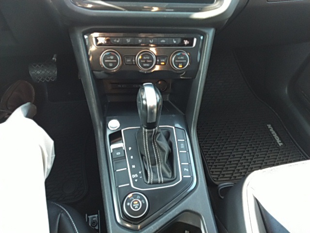 2021 Volkswagen Tiguan SEL photo 4