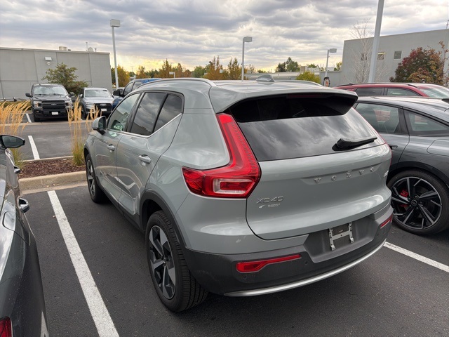 2025 Volvo XC40 AWD Core photo 2