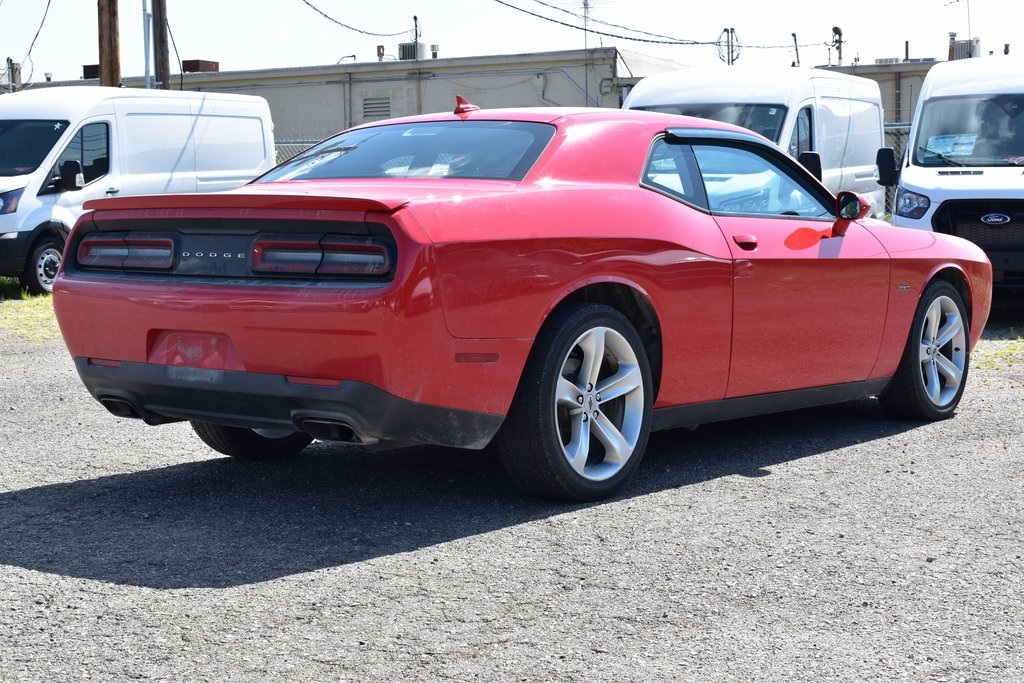2017 Dodge Challenger R/T photo 4