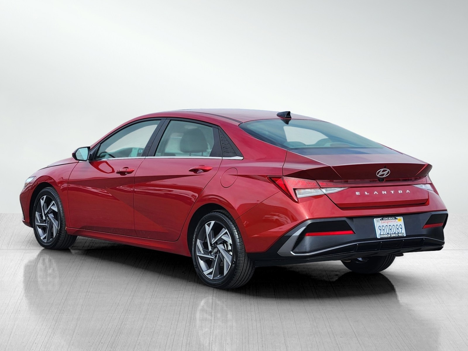2025 Hyundai Elantra SEL Convenience photo 3