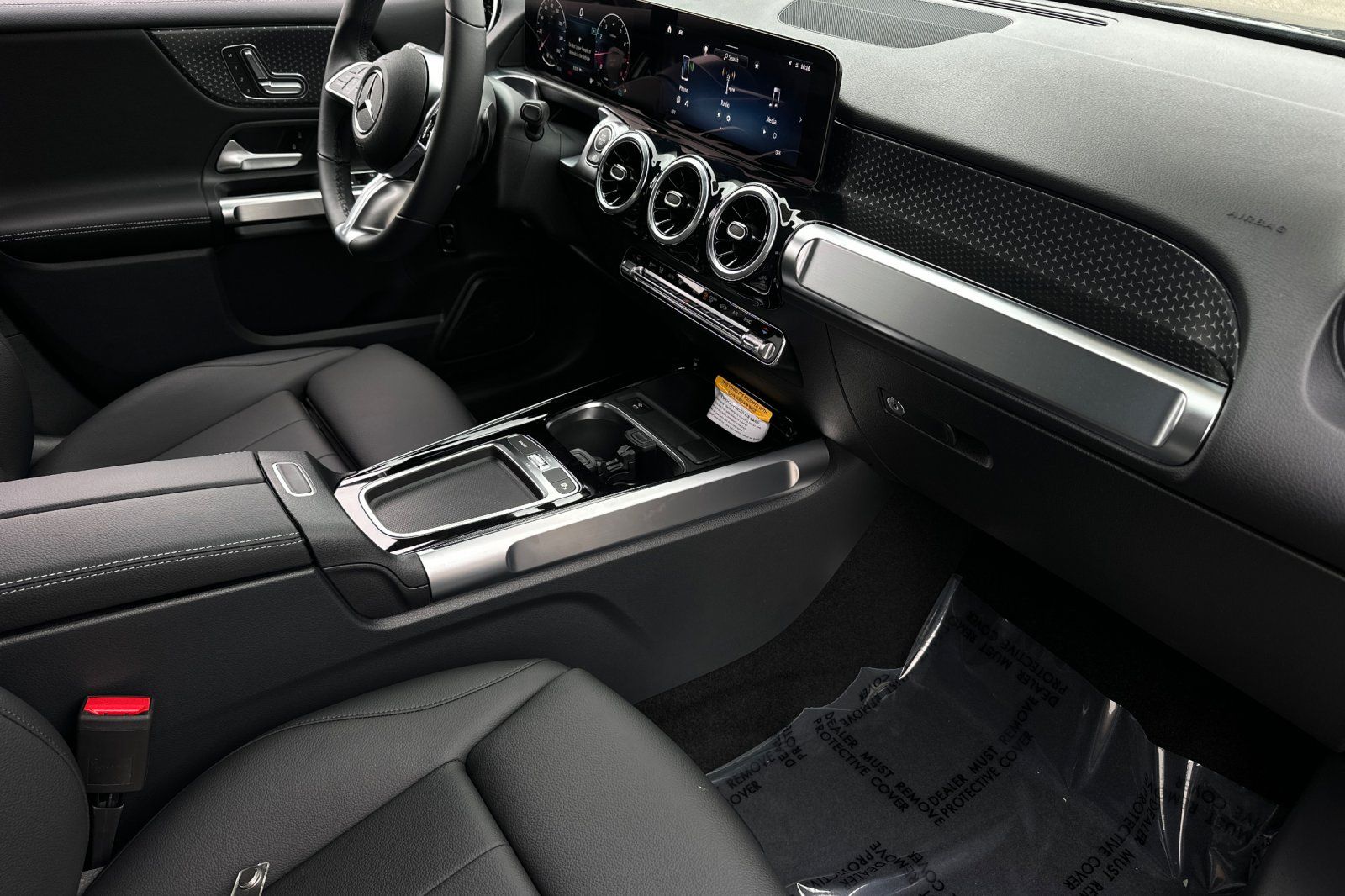 2025 Mercedes Benz GLB 250 photo 12