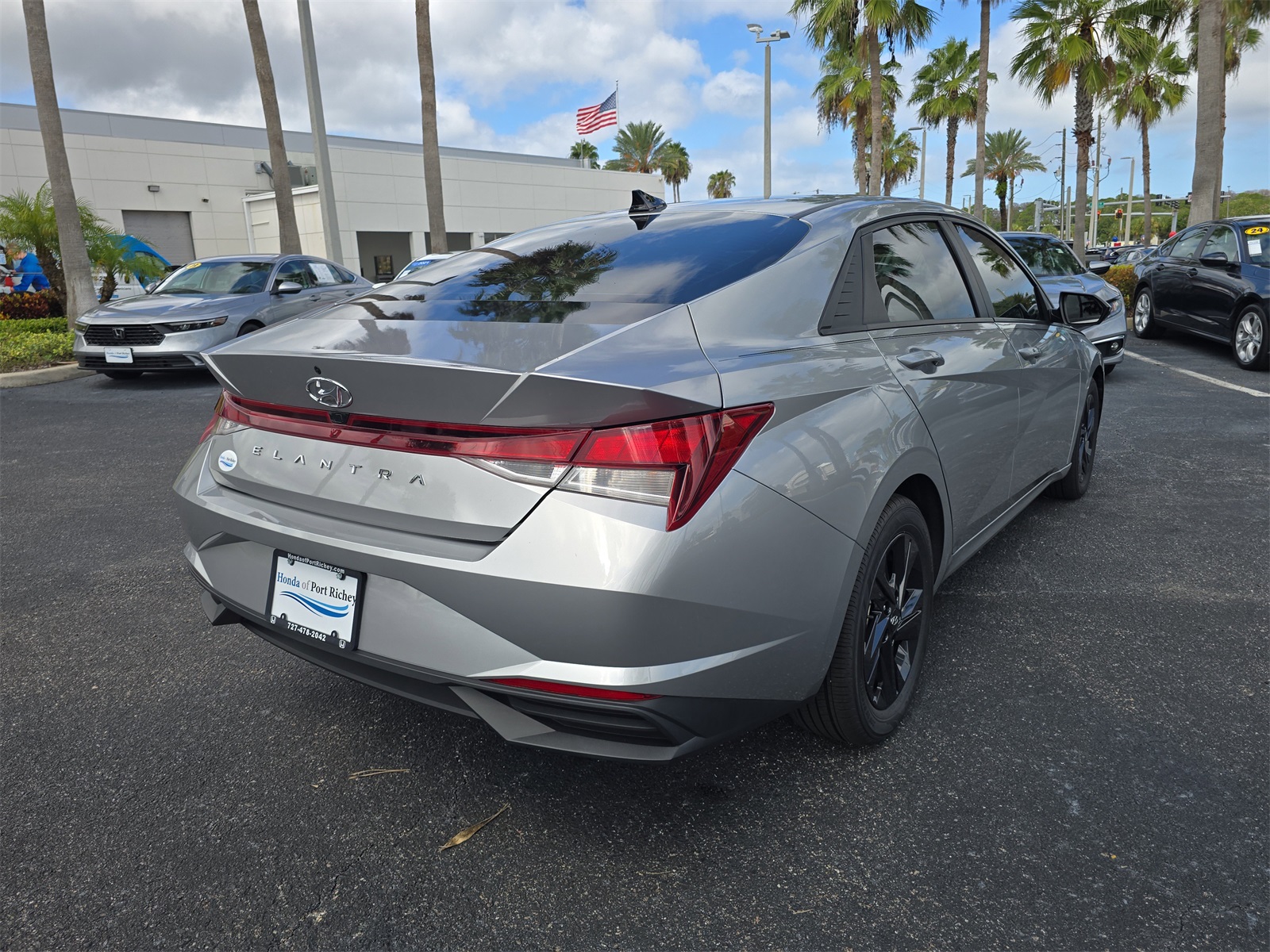 2022 Hyundai Elantra SEL photo 4