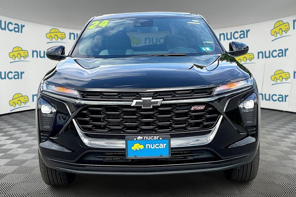 2024 Chevrolet Trax photo 2