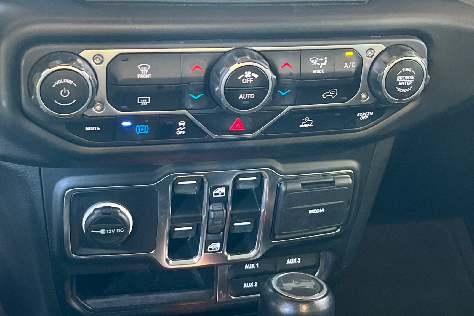 2023 Jeep Wrangler Sahara 4xe photo 17