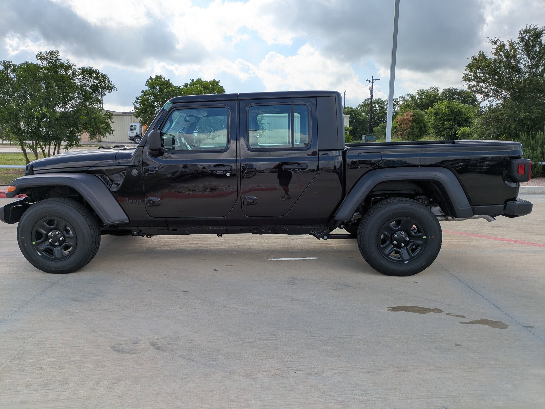 2025 Jeep Gladiator Sport photo 6