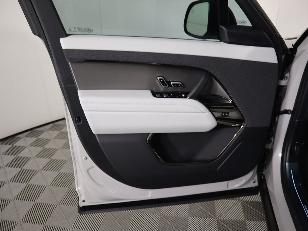 2025 Land Rover Range Rover Sport SE photo 22