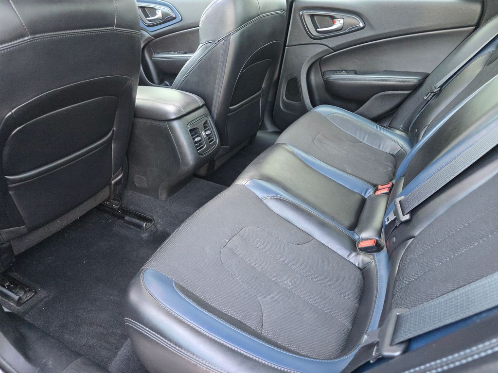 2015 Chrysler 200 S photo 17
