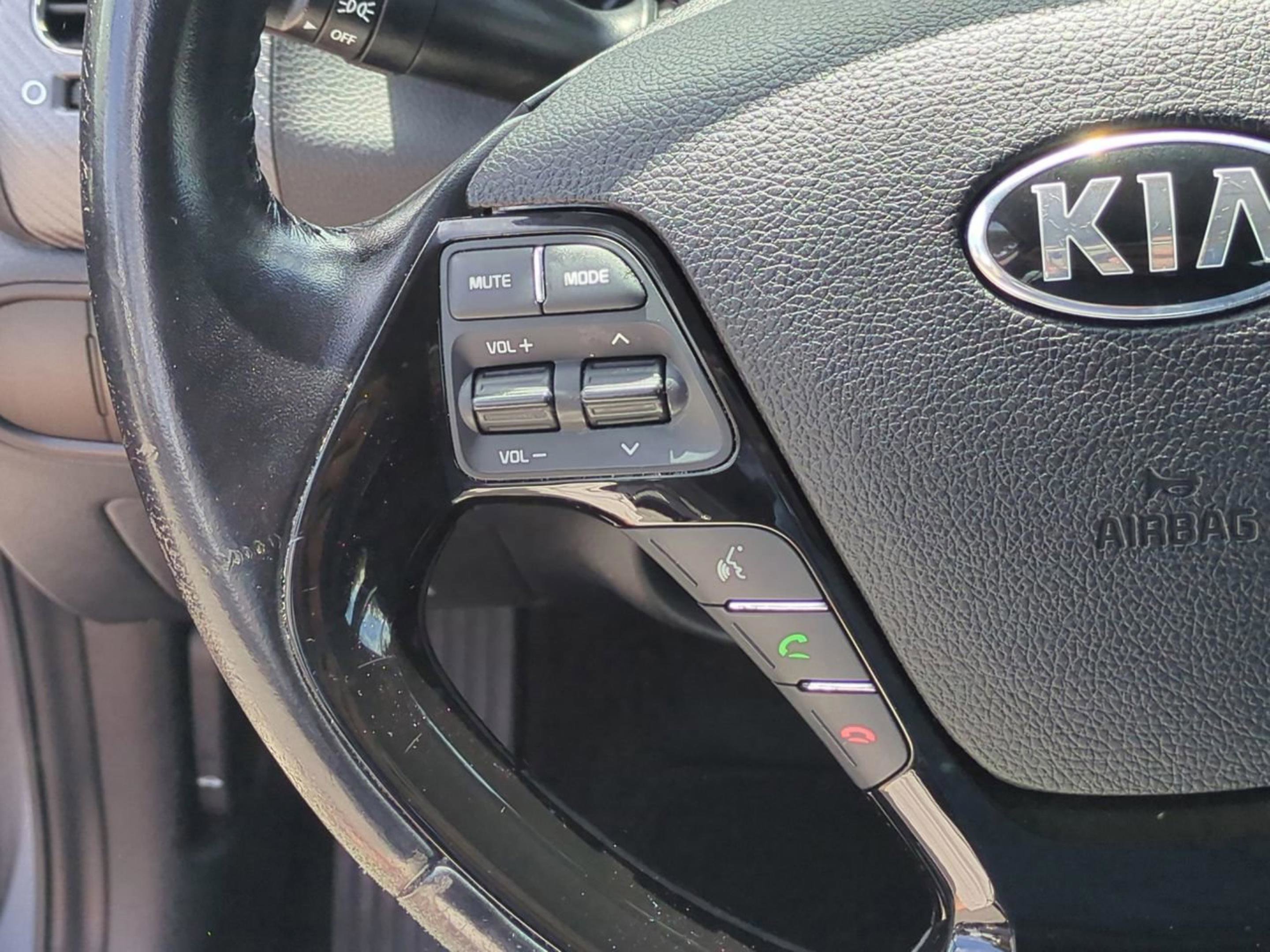 2017 Kia Forte S photo 19