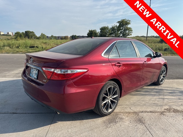 2016 Toyota Camry XSE photo 3