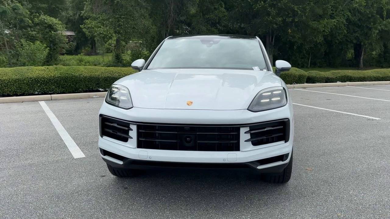 2025 Porsche Cayenne Coupe photo 3