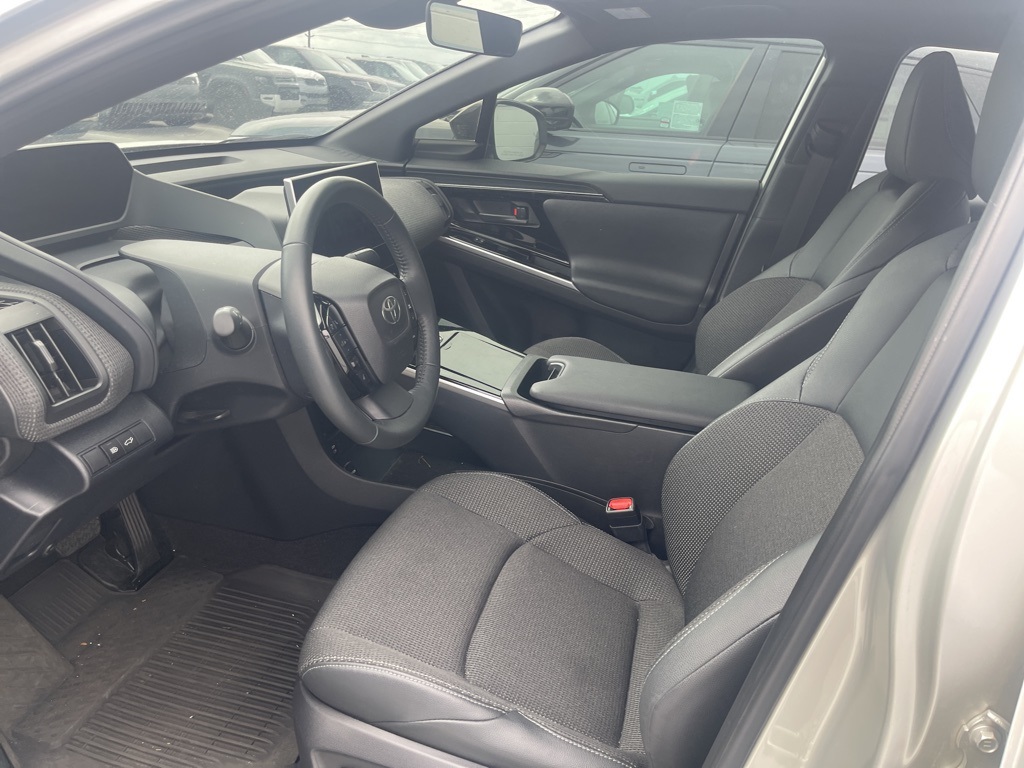 2024 Toyota bZ4X XLE photo 6