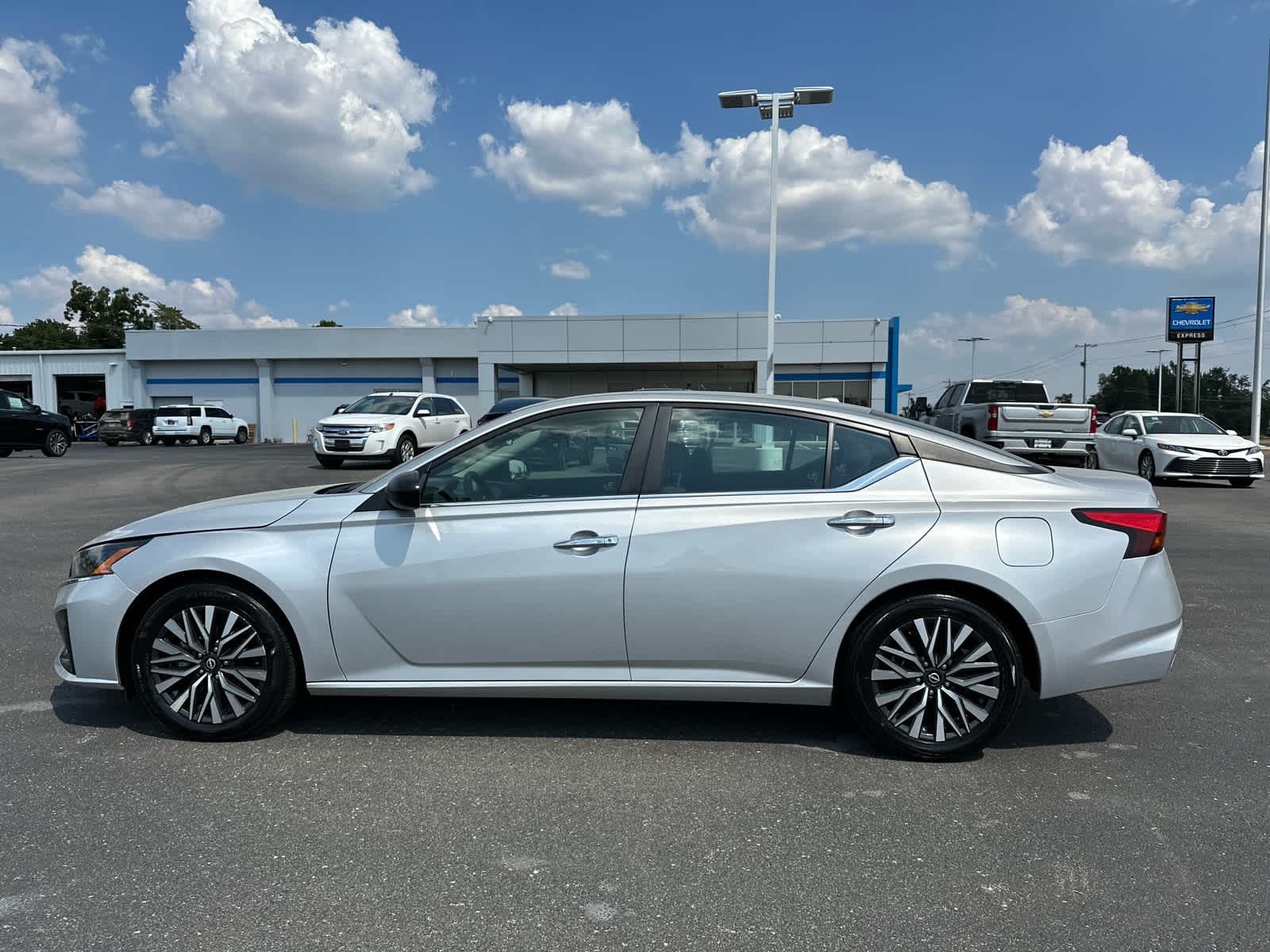 2024 Nissan Altima 2.5 SV photo 5