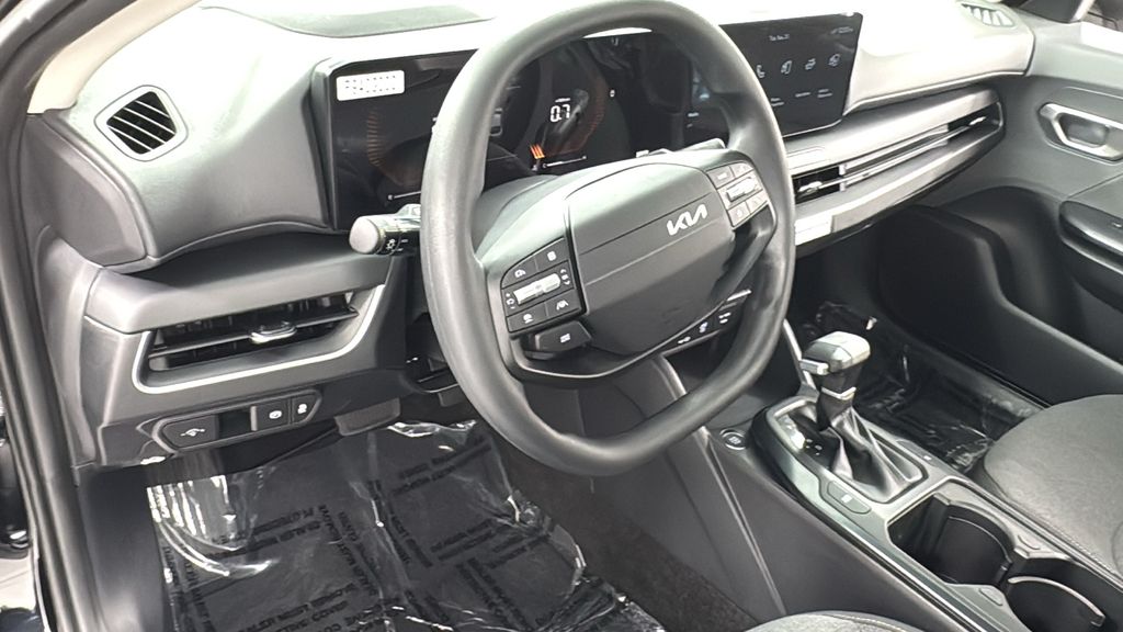 2025 Kia K4 LXS photo 29