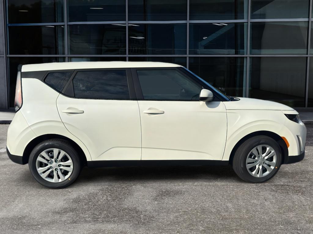 2025 Kia Soul LX photo 4