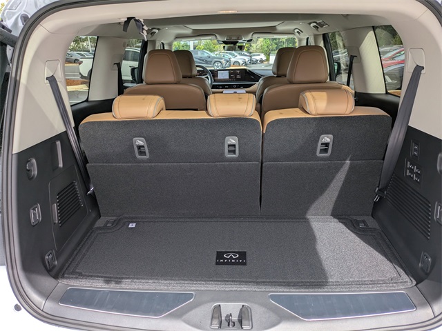 2026 Infiniti QX80 Luxe photo 12