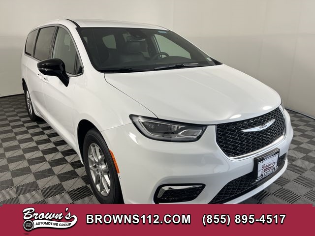 2025 Chrysler Pacifica Select's photo