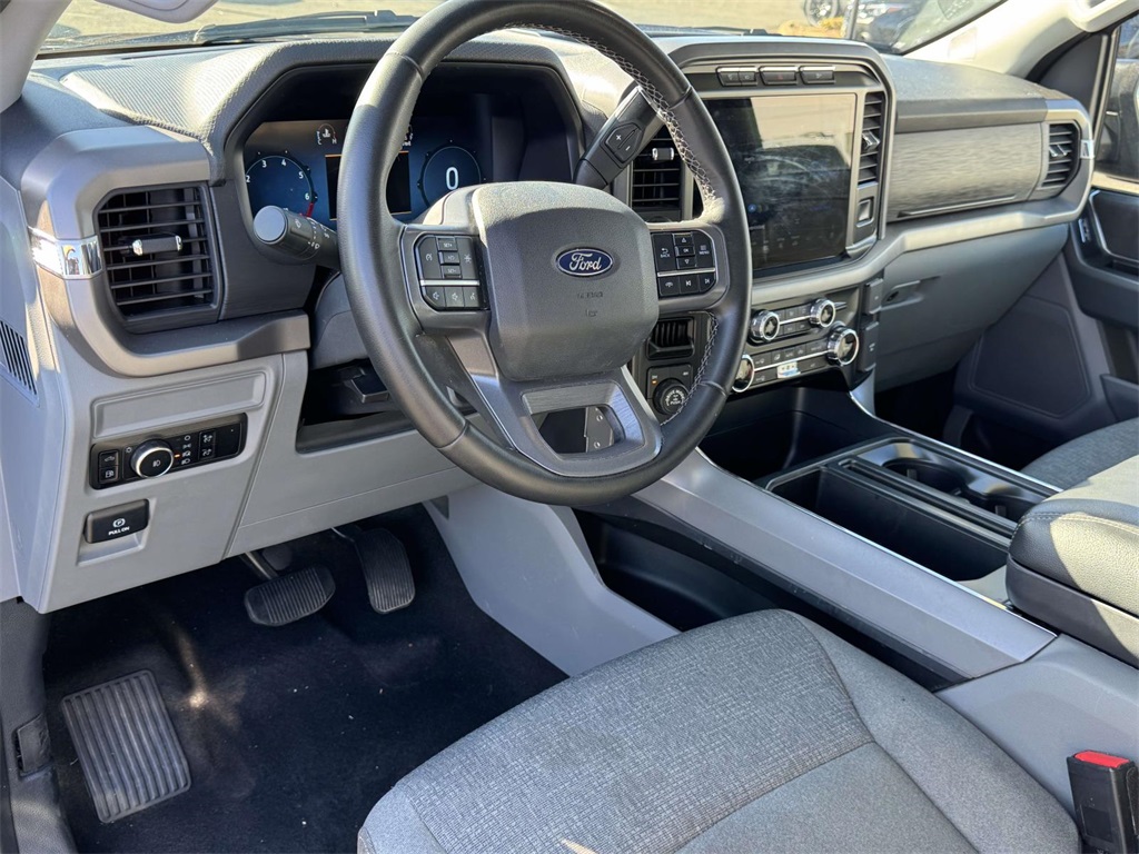 2024 Ford F-150 XLT photo 2