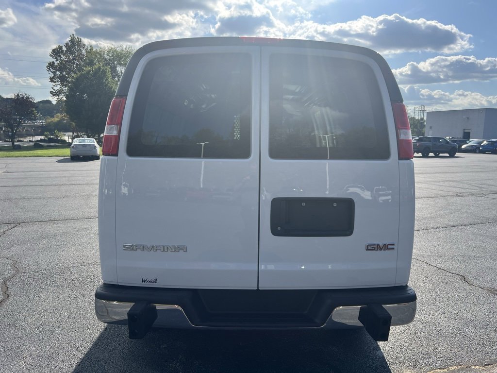 2024 Gmc Savana Cargo 2500 photo 4