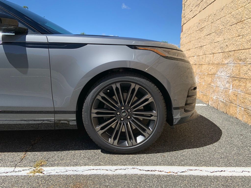 2026 Land Rover Range Rover Velar SE photo 9