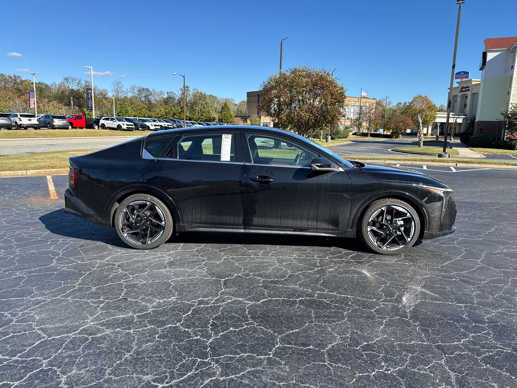 2025 Kia K4 GT-Line photo 2
