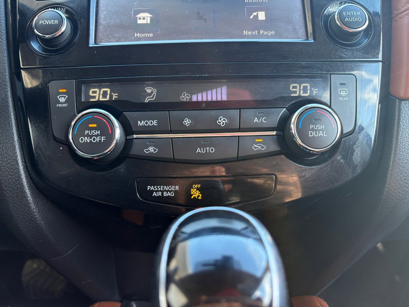 2017 Nissan Rogue SL's photo