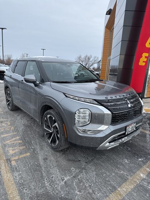 2022 Mitsubishi Outlander Black Edition LE SEL GT photo 2