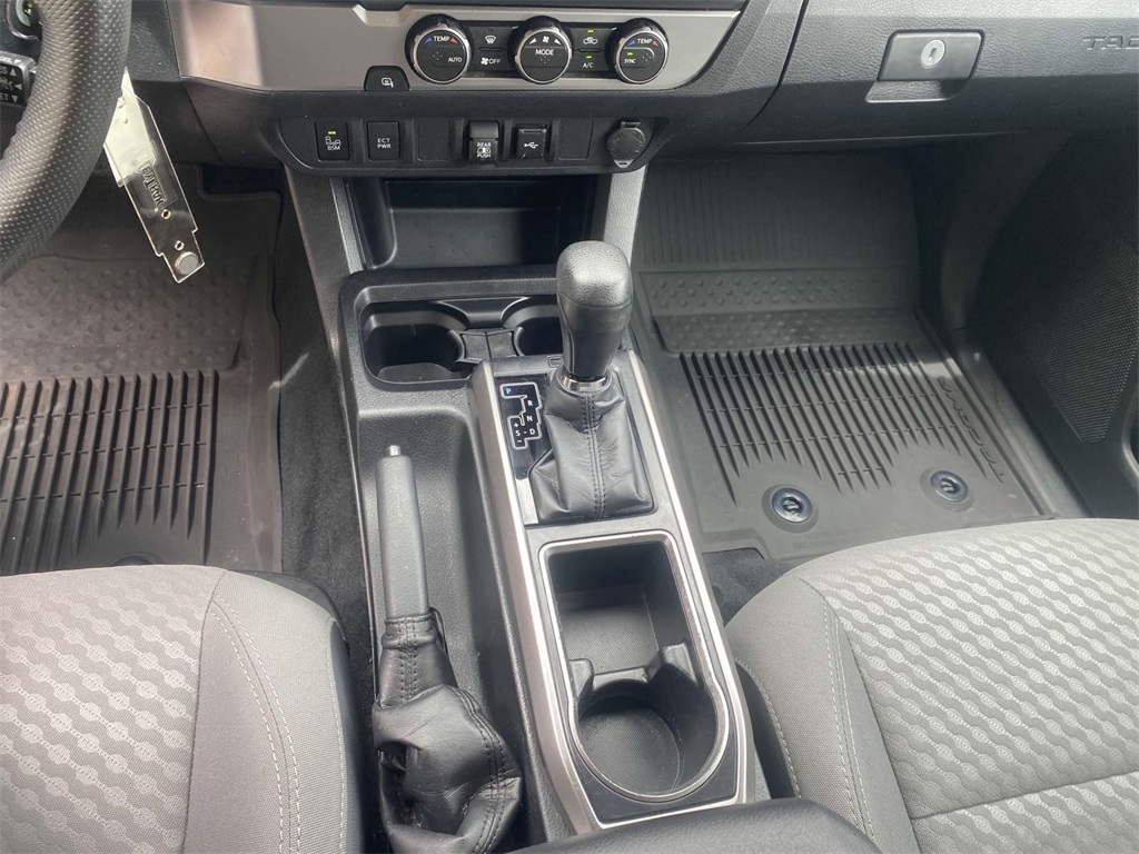 2022 Toyota Tacoma SR5 photo 18