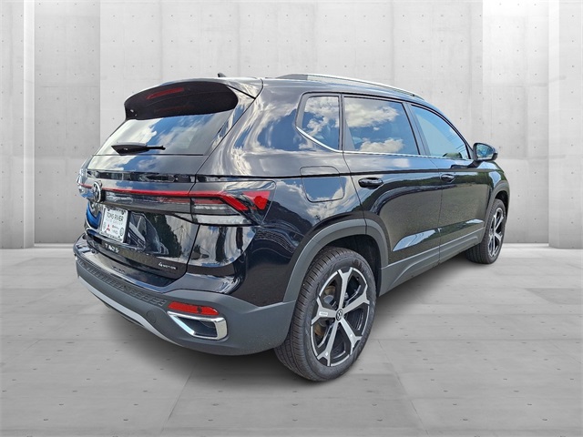 2025 Volkswagen Taos SEL photo 4