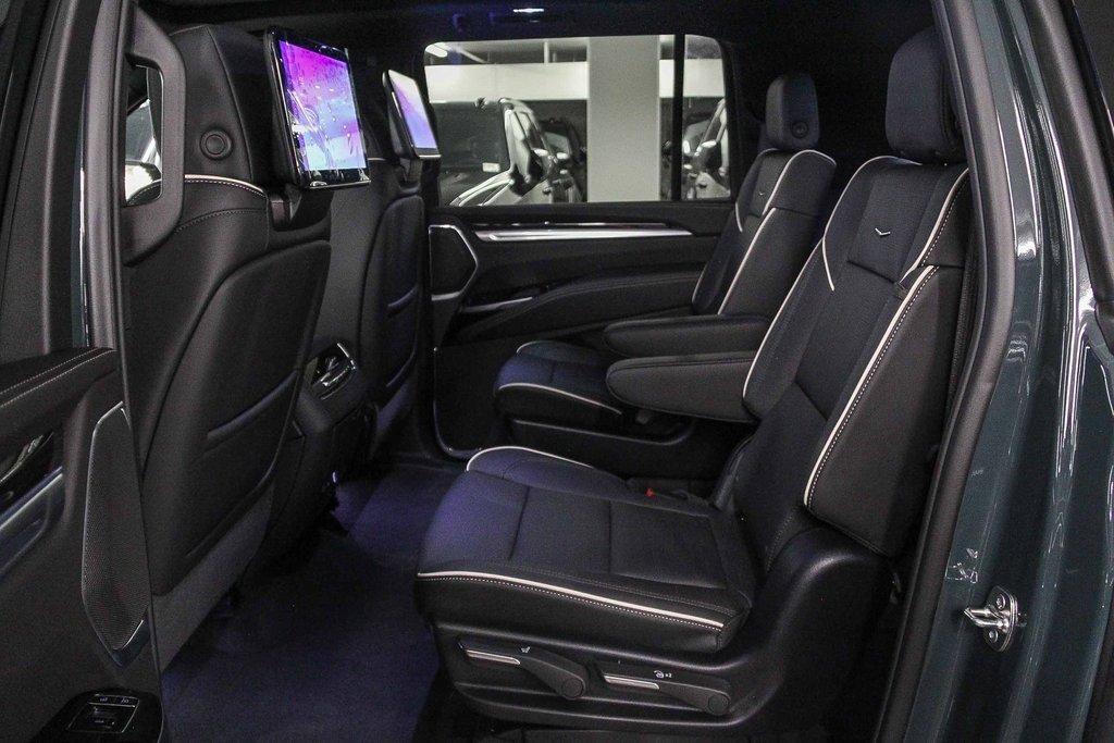 2026 Cadillac Escalade ESV Luxury photo 17