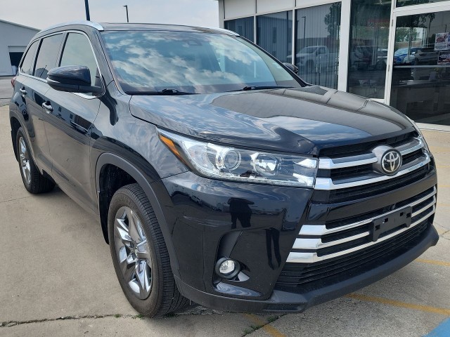 2019 Toyota Highlander Limited Platinum's photo