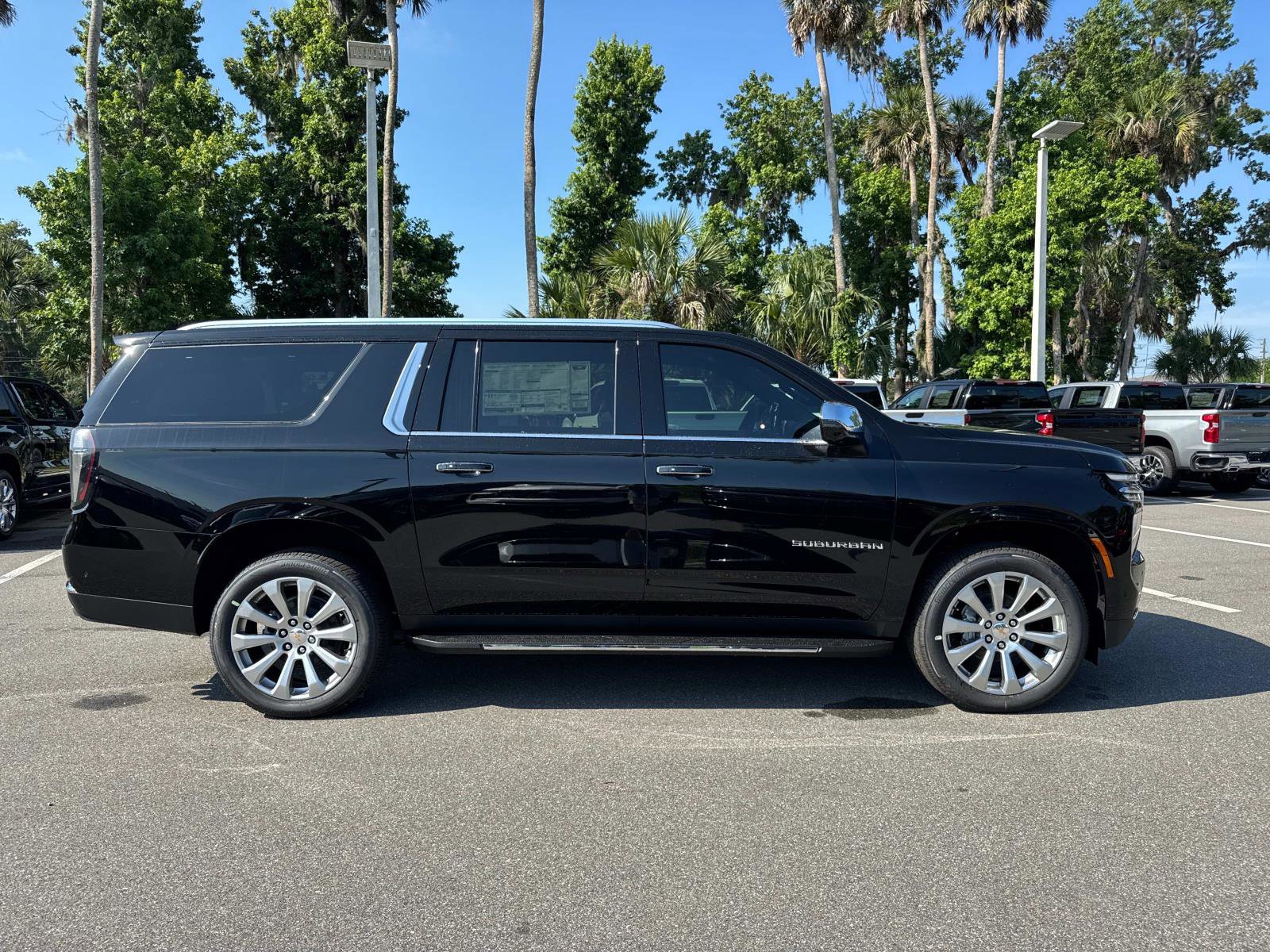 2025 Chevrolet Suburban Premier photo 2
