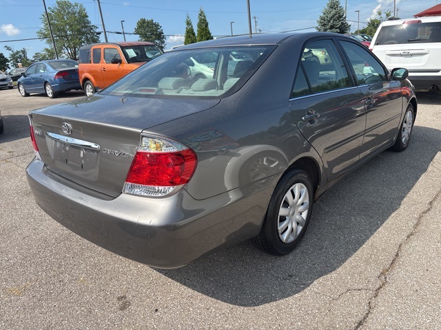 2005 Toyota Camry LE photo 6