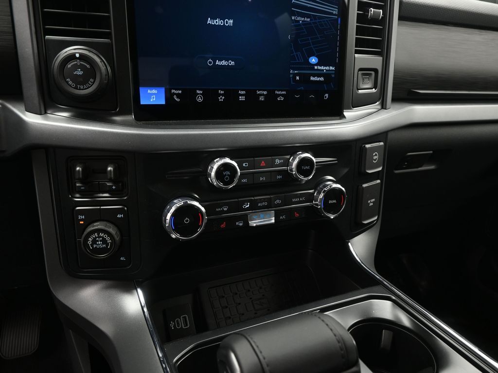 2025 Ford F-150 XLT photo 13