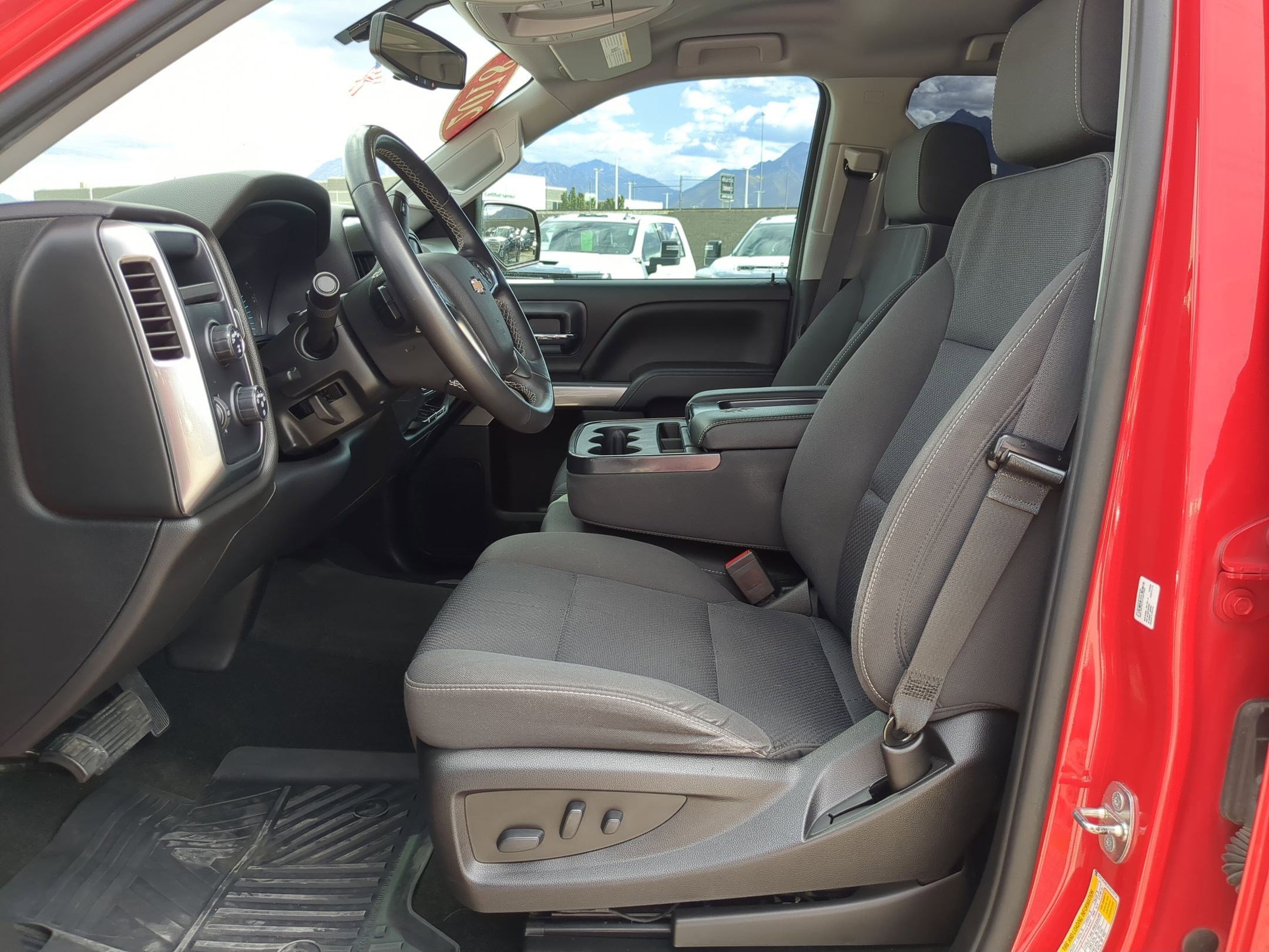 2018 Chevrolet Silverado 1500 LT photo 16