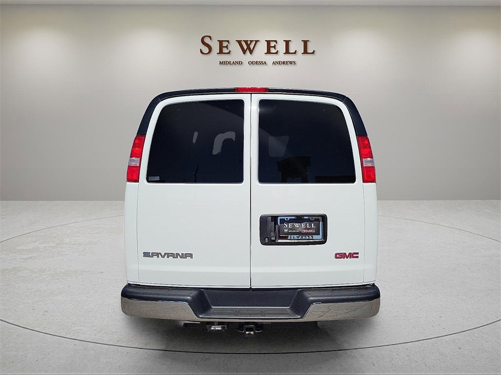 2025 Gmc Savana Passenger 2500 LT photo 2