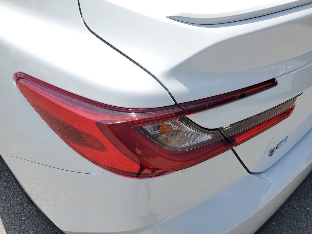 2025 Toyota Camry SE photo 10