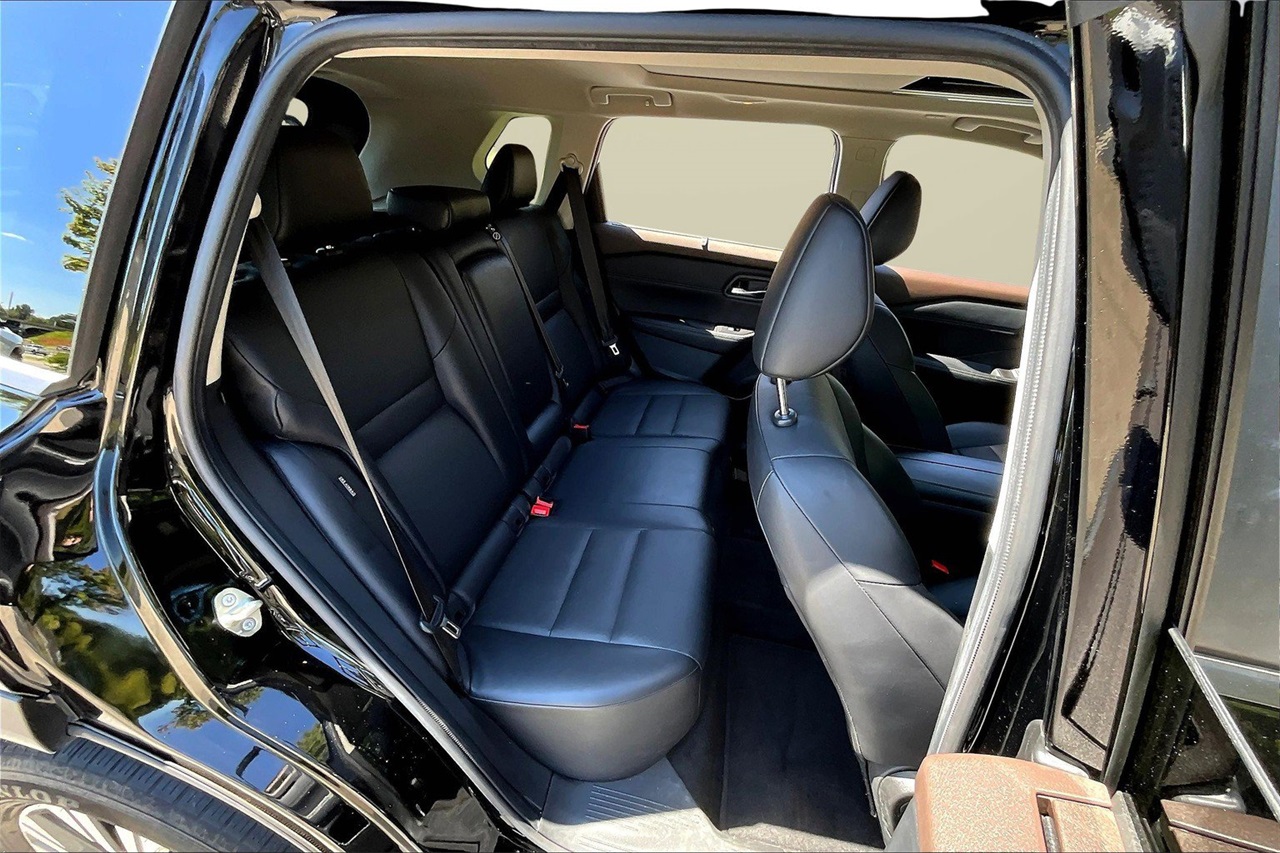 2023 Nissan Rogue SV photo 23