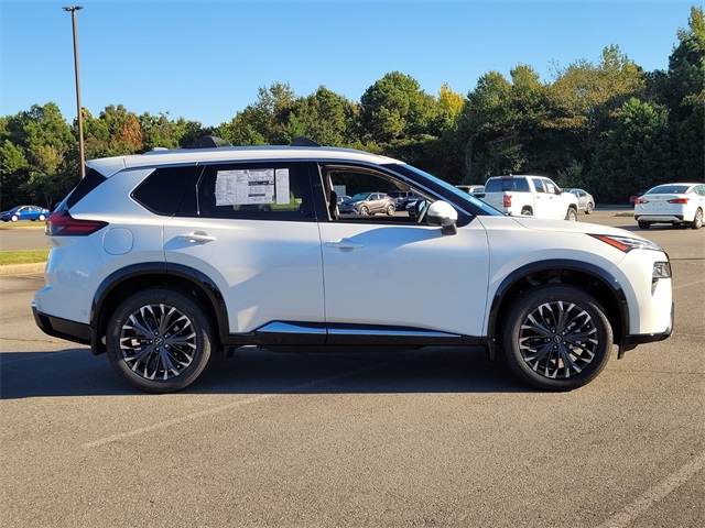 2026 Nissan Rogue Platinum photo 2