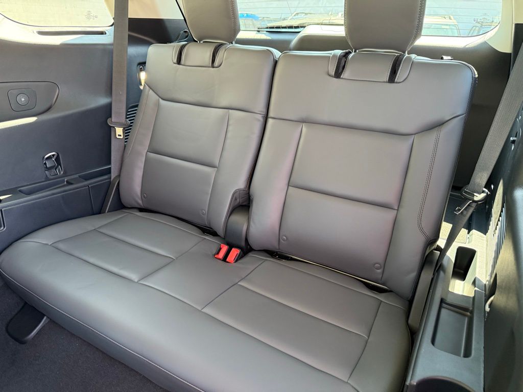 2025 Ford Explorer photo 9