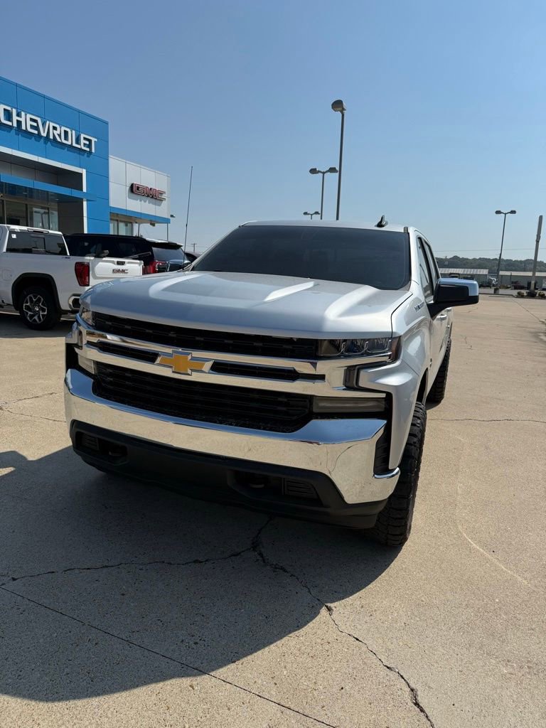 Used 2020 Chevrolet Silverado 1500 LT with VIN 3GCUYDED2LG302354 for sale in Little Rock