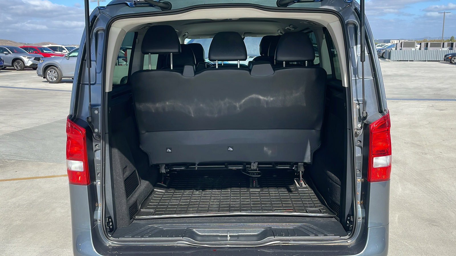 2017 Mercedes Benz Metris Passenger Van photo 2