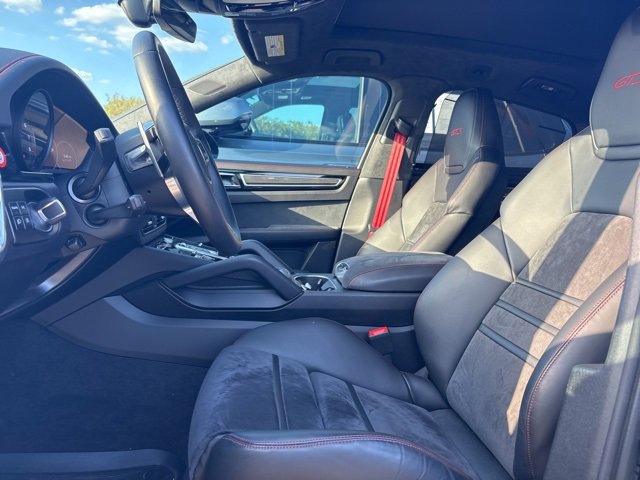 2023 Porsche Cayenne GTS Coupe photo 3