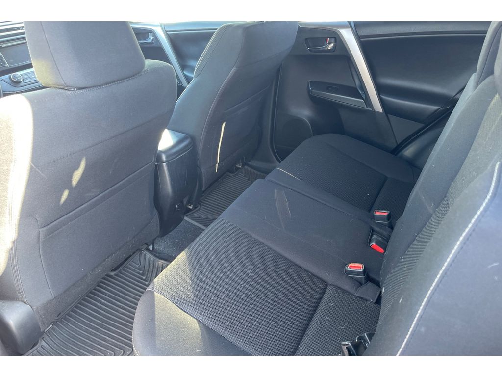 2017 Toyota RAV4 XLE photo 14