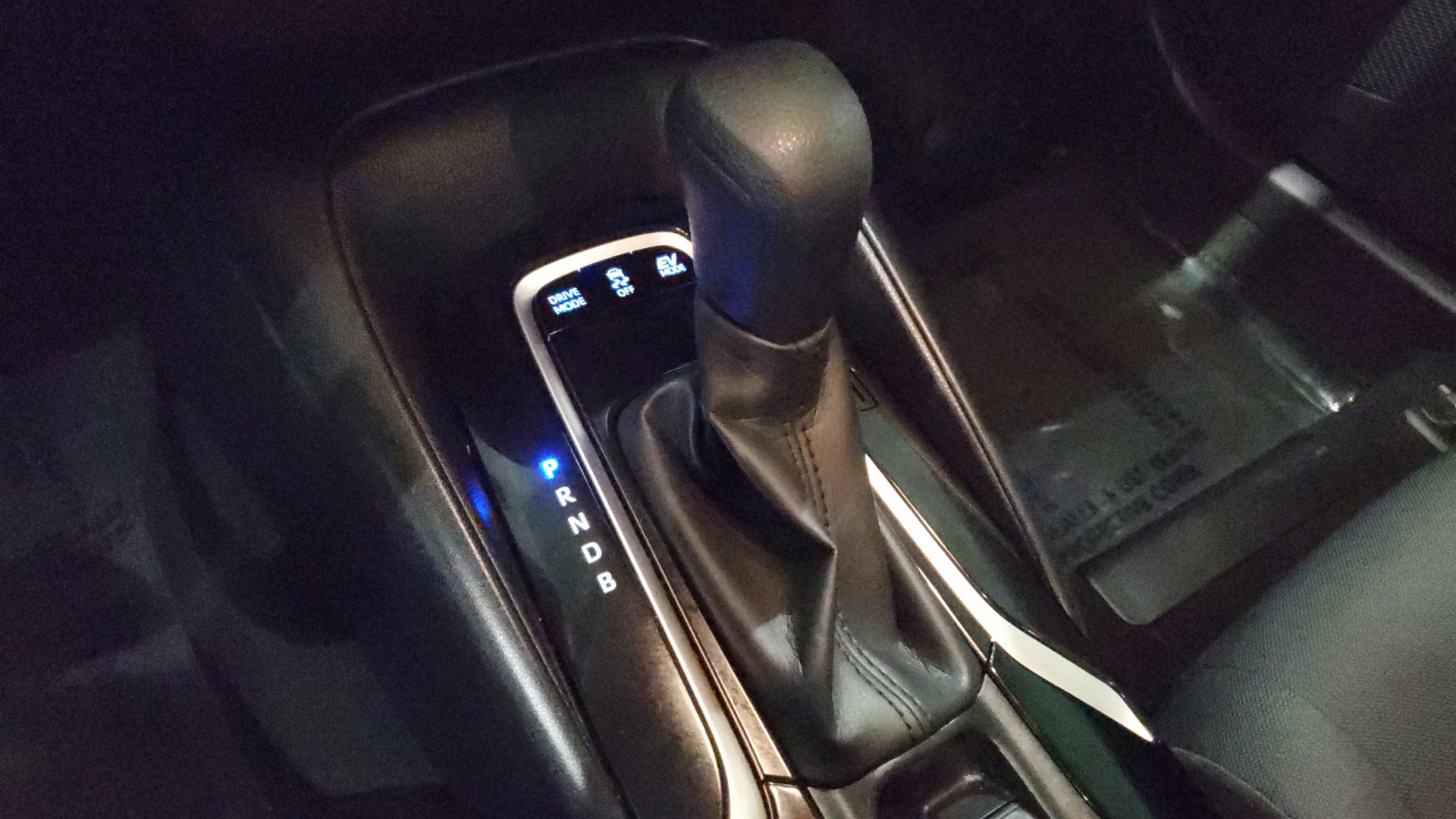 2022 Toyota Corolla Hybrid LE photo 24