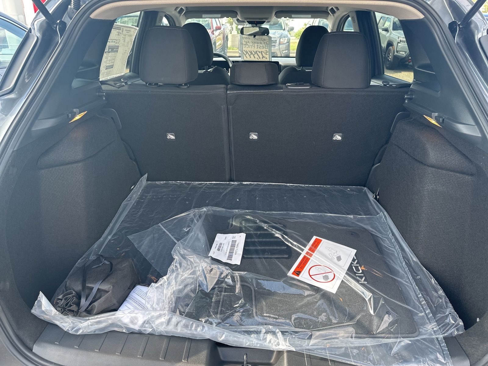 2025 Nissan Kicks SV photo 31