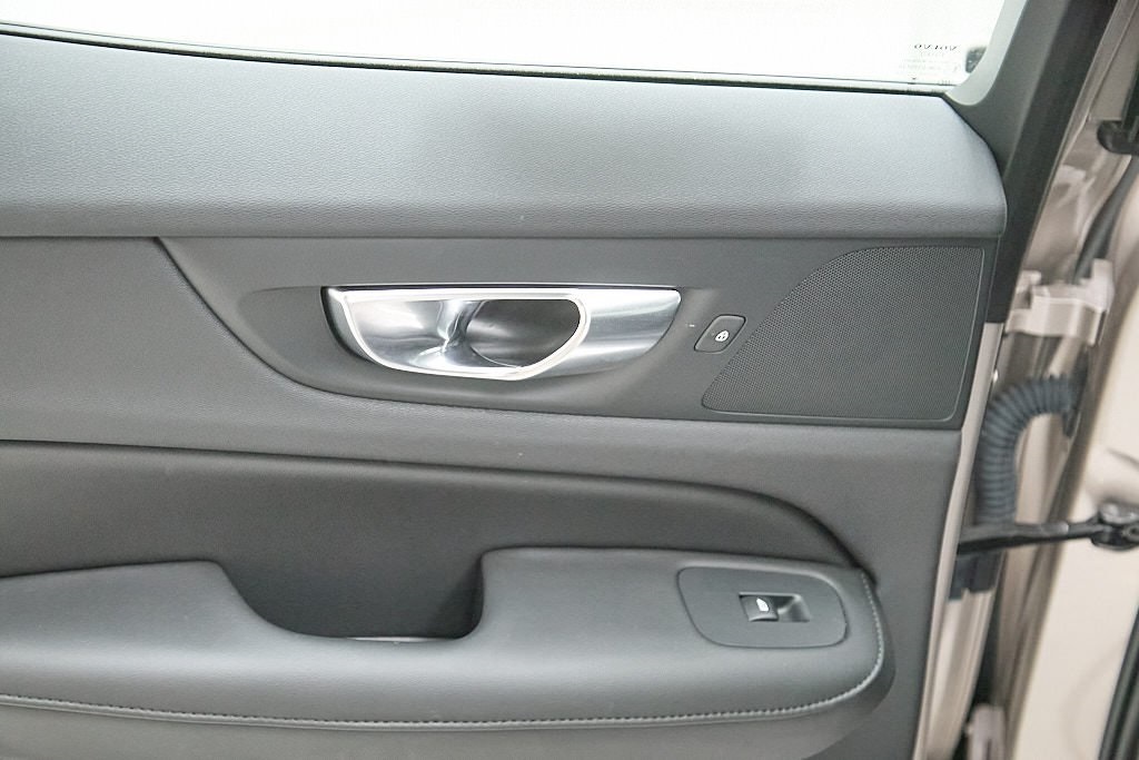 2025 VOLVO S60 - Image 20